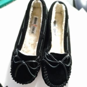 Minnetonka women size 7 New Black Moccasins